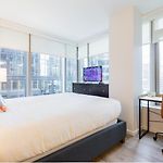 Chic Apt Seaport With Pool