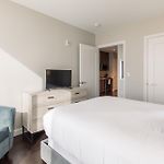 Bright & Modern Apt Downtown Seaport
