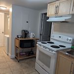 Brighton Apartment Sleeps 3 - Steps To Bus Line