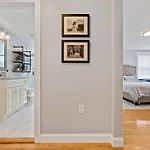 Modern Luxury Steps From Zoo & Golf Course