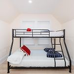 76-2 5Br Cozy Apartment In Boston
