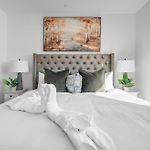 Luxury Furnished Apartment Near Logan Airport