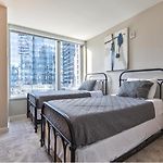 Modern Apt In Seaport With Gym