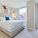 Modern Apt In Seaport With Gym