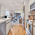 Spacious Apt Full Kitchen In Seaport