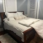 Quiet Two Bedroom In Convenient Location