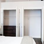 Centrally Located Luxurious Loft Walk Anywhere