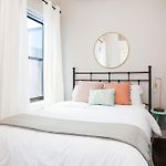 Centrally Located Luxurious Loft Walk Anywhere