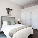 Centrally Located Luxurious Loft Walk Anywhere
