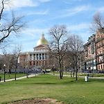 Designer Lux 4 Bed Loft Steps To The State House