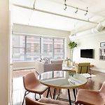 2Br 2Ba Fidi Apt Keyless Entry Walk Anywhere