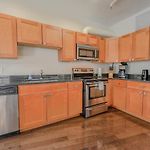 Bright And Bold 2 Bedroom Unit Minutes From The T