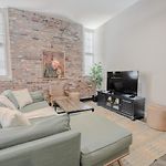 Lavishly Designed Home With Office Close To T
