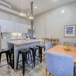 Unbeatable Location 4 Bed Loft Parking Optional