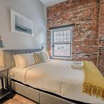 Parking Available Fully Furnished 4 Bed 2 Bath Flat