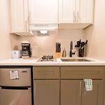 Bold And Spacious Studio Back Bay