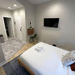 Chic Metro South End Studio