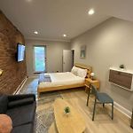 Vibrant Studio Minutes From Back Bay