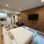 Vibrant Studio Minutes From Back Bay