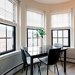 Bright And Cozy Studio Apartment