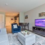 Luxury Apt In Seaport With Gym