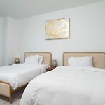 Back-Bay Lux Central 2Br Condo With Rooftop And Parking