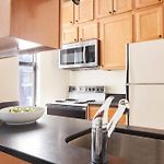 Delightful North End Apt 2Br 2Ba Laundry