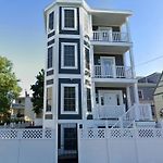 Modern & Stylish 1-Br Condo Near Downtown