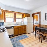 154R Newley Renovated Sunny Spacious Quite Apartment In Brighton