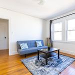 154R Newley Renovated Sunny Spacious Quite Apartment In Brighton
