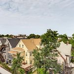4 Mi To Fenway Park: Pet-Friendly Dorchester Apt!