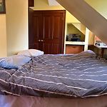 Spacious 4 Bedroom Victorian In Boston