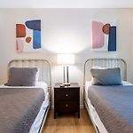 Exclusive 2Br Apt Downtown Seaport