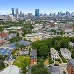 Luxury 2Br Apt In Boston With Free Parking