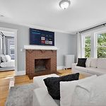 Vintage 5Br Apt In Boston With Free Parking