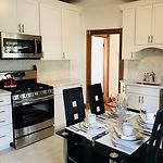 Boston Lodge And Suites