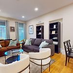 2 Bedroom Unit In The Heart Of Back Bay