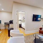 2 Bedroom Unit In The Heart Of Back Bay