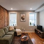 Luxe Duplex Near Beach By Seaport And Convention Centre Bcec
