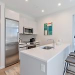 Luxury Modern Apt Heart Of Seaport