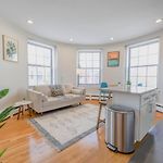 Light Filled Studio In Back Bay