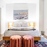Seaport Apartment Fireplace Gym & Pool Access