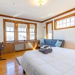 154 Quite & Bright & Spacious Apt In Brighton