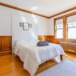 154 Quite & Bright & Spacious Apt In Brighton