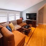Top-Floor, 2-Bedroom Balcony Near Red Line