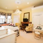 Back Bay Efficiency Unit, Pvt Bath, Kitchenette
