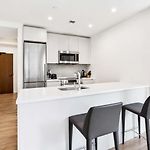 Bright Apt Downtown Seaport