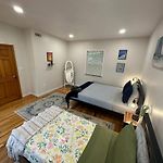 -No16- Extra Spacious Room In A House - 10 Min To Green Line T Station & Boston College - Centrally Located At Brighton Boston
