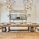 Cozy Boston Condo Near T