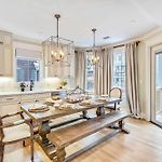 Contemporary Farmhouse-Style Retreat Near T